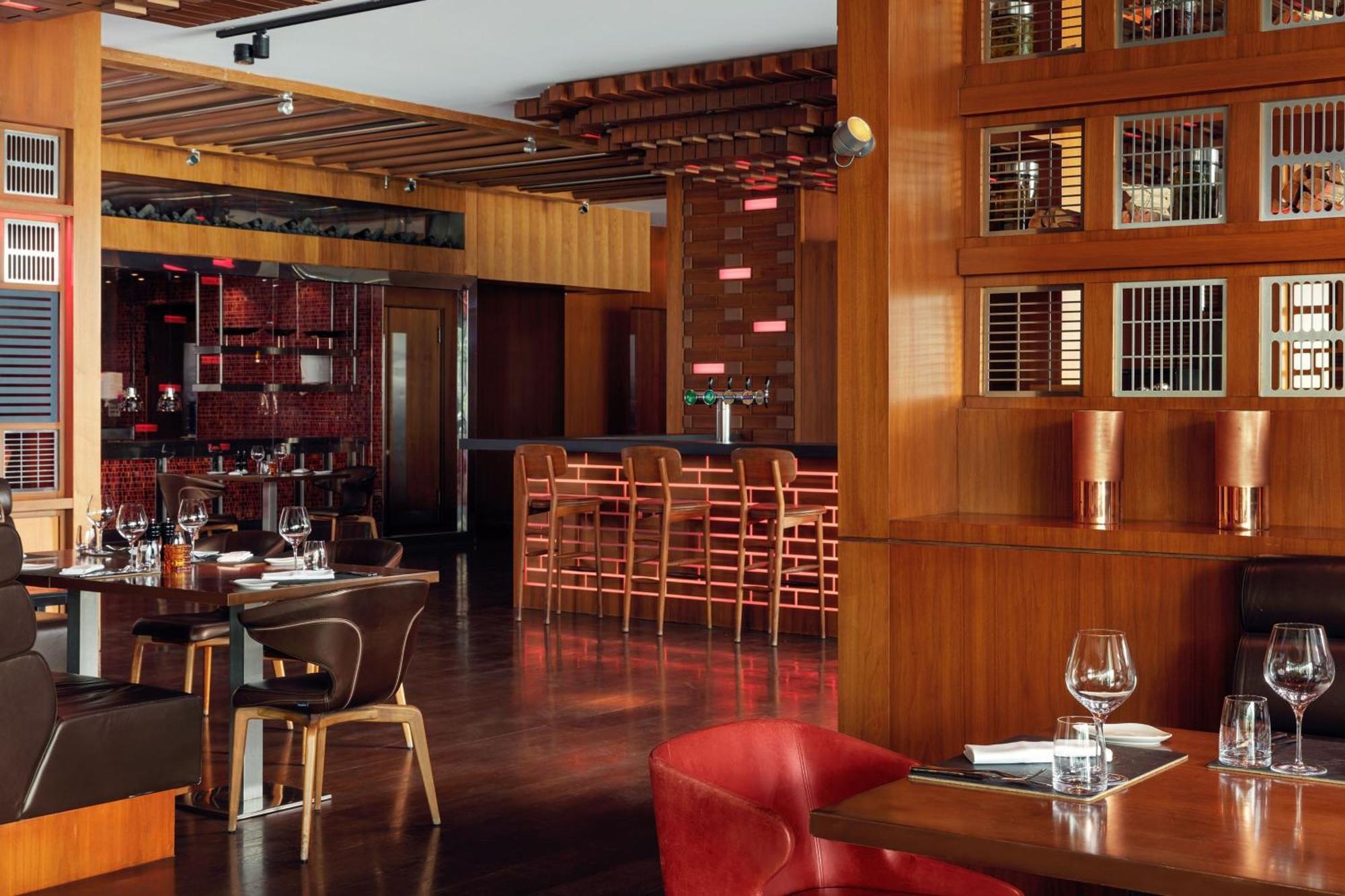 Jw Marriott Absheron Baku Hotel Zewnętrze zdjęcie Interior of a PF. Chang's restaurant