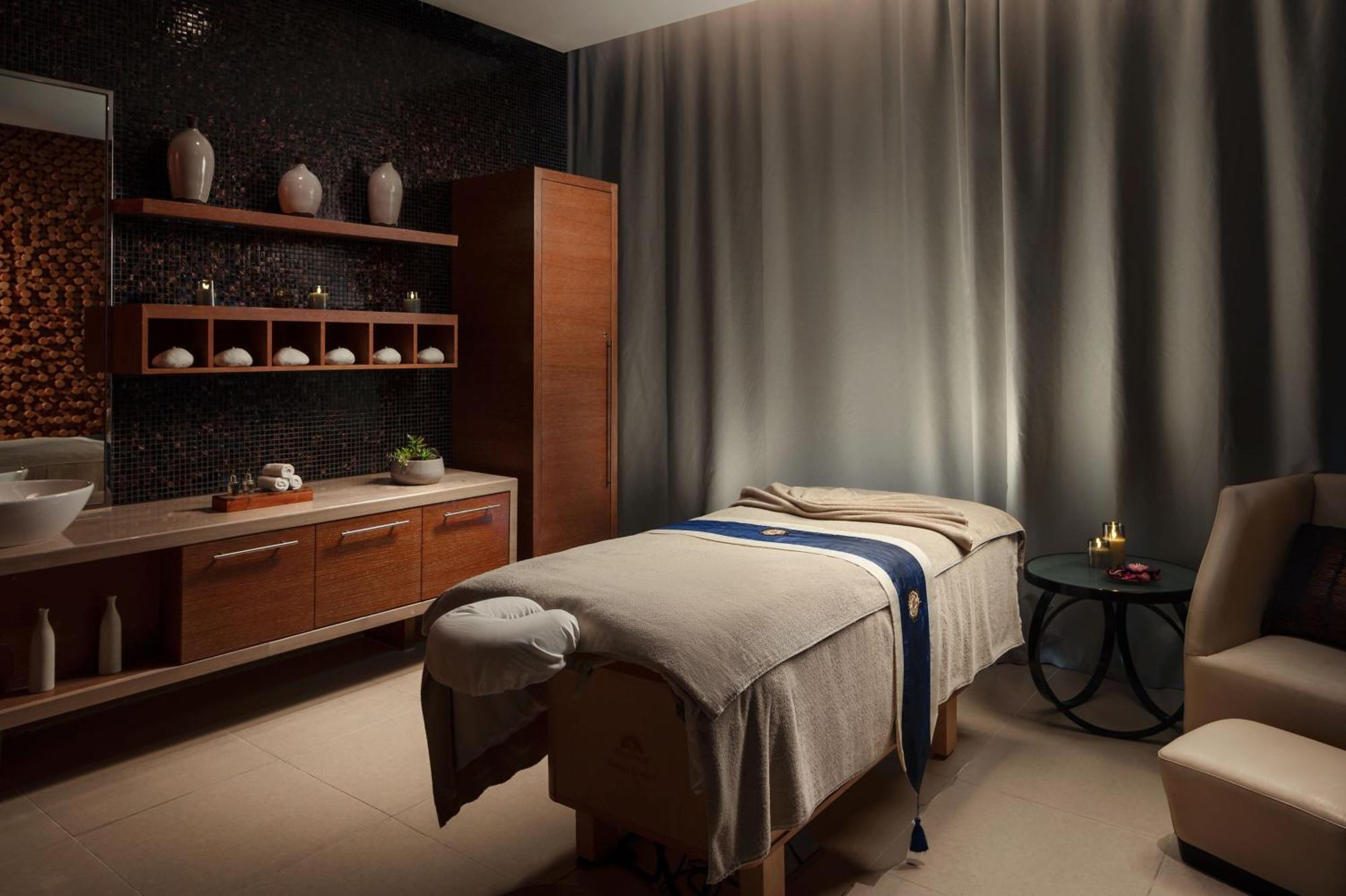 Jw Marriott Absheron Baku Hotel Zewnętrze zdjęcie A massage bed