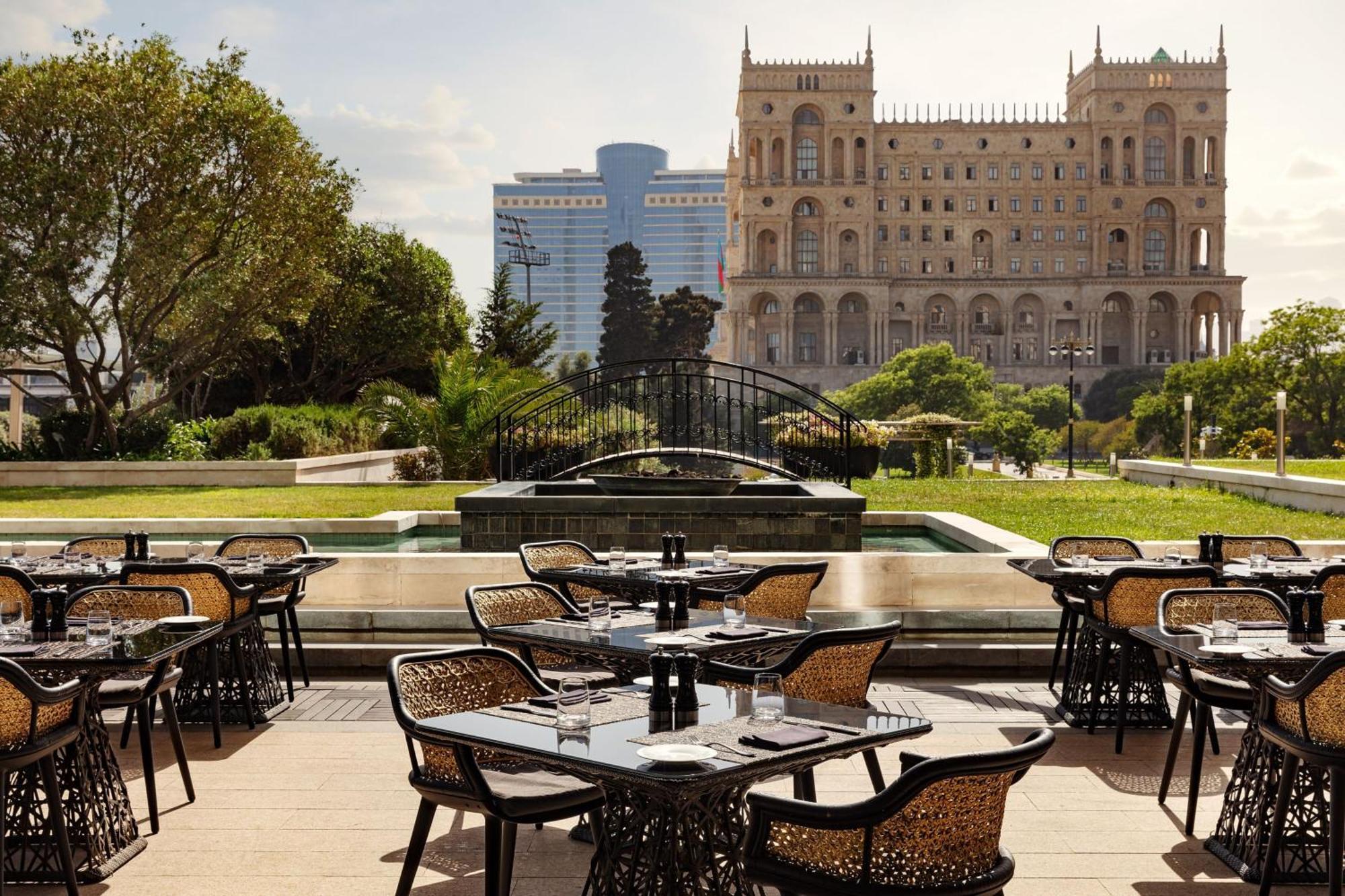 Jw Marriott Absheron Baku Hotel Zewnętrze zdjęcie The hotel's outdoor restaurant