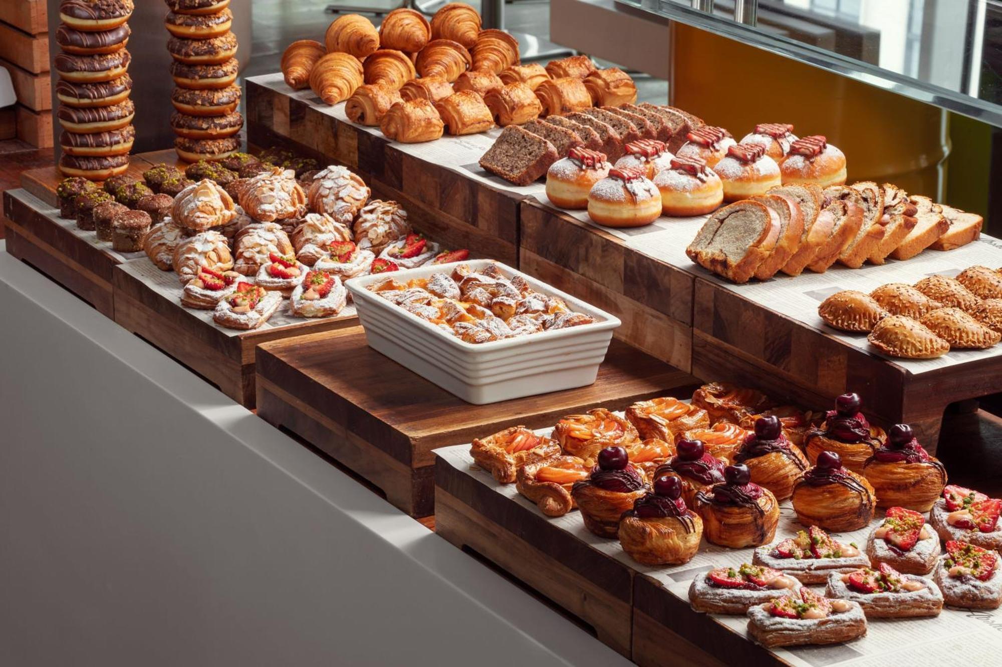 Jw Marriott Absheron Baku Hotel Zewnętrze zdjęcie A pastry display