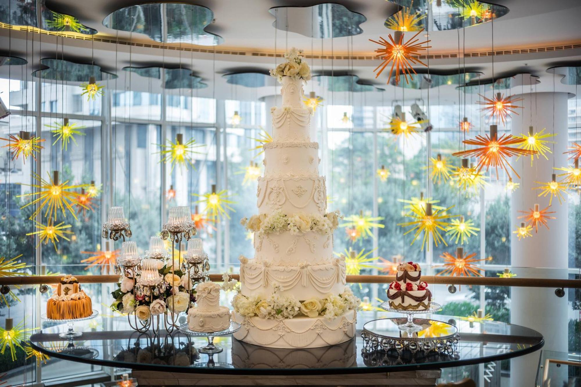 Jw Marriott Absheron Baku Hotel Zewnętrze zdjęcie A wedding cake